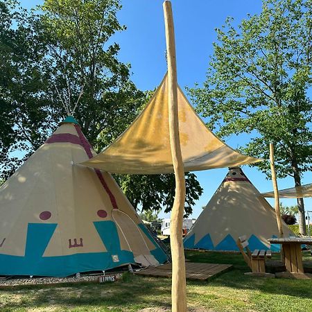 FalkenburgTipi Ottawaアパートメント エクステリア 写真